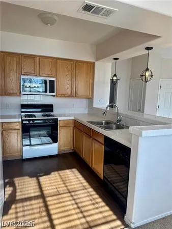 $1,925 | 9901 Trailwood Drive, Unit 2004, Las Vegas, NV 89134