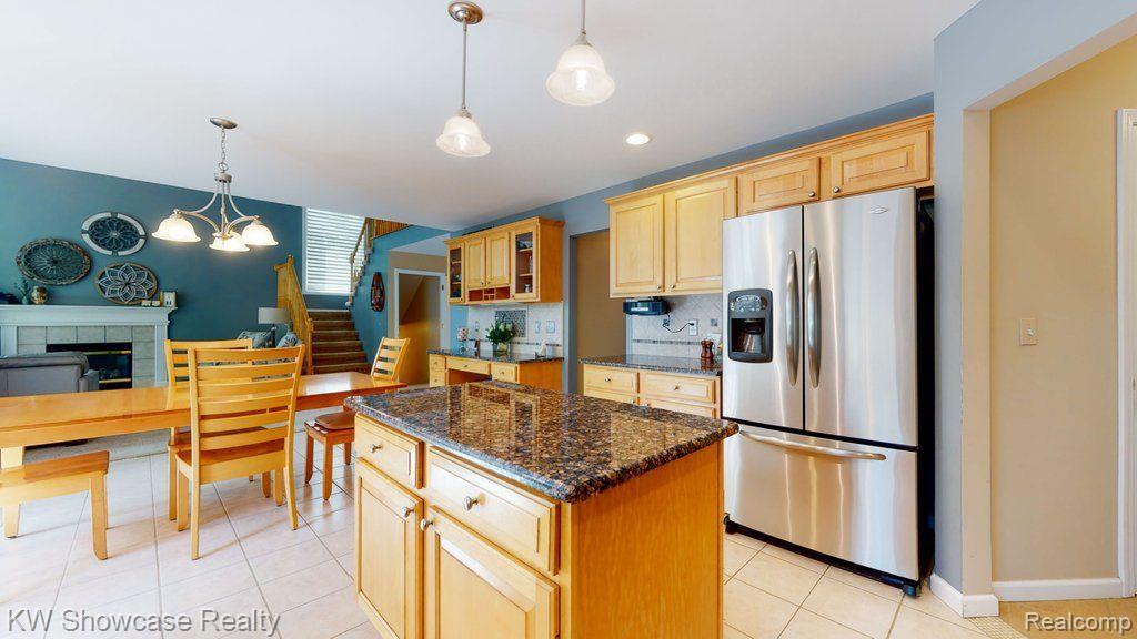 917 Rambling Drive Rochester Hills, MI 48307 - Photo 7 of 47