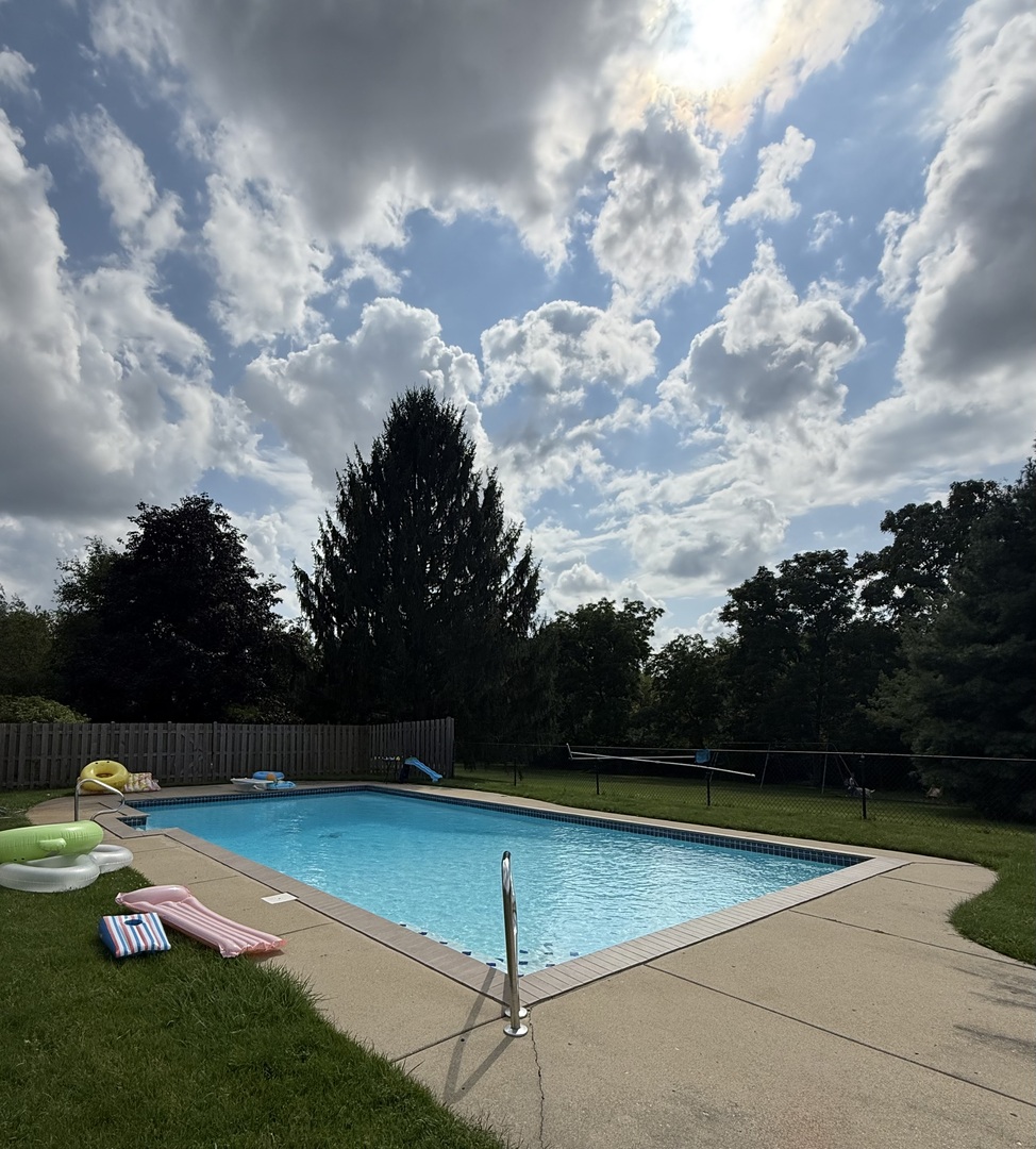 122 Deepwood Road Barrington Hills, IL 60010 - Photo 5 of 6 Gallery Image 5