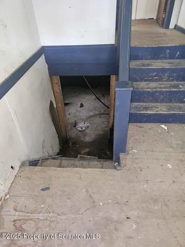 a view of a livingroom with furniture