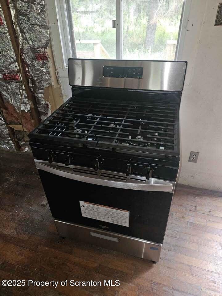 68 Oxbow Road Union Dale, PA 18470 - Photo 7 of 20 a close view of stove