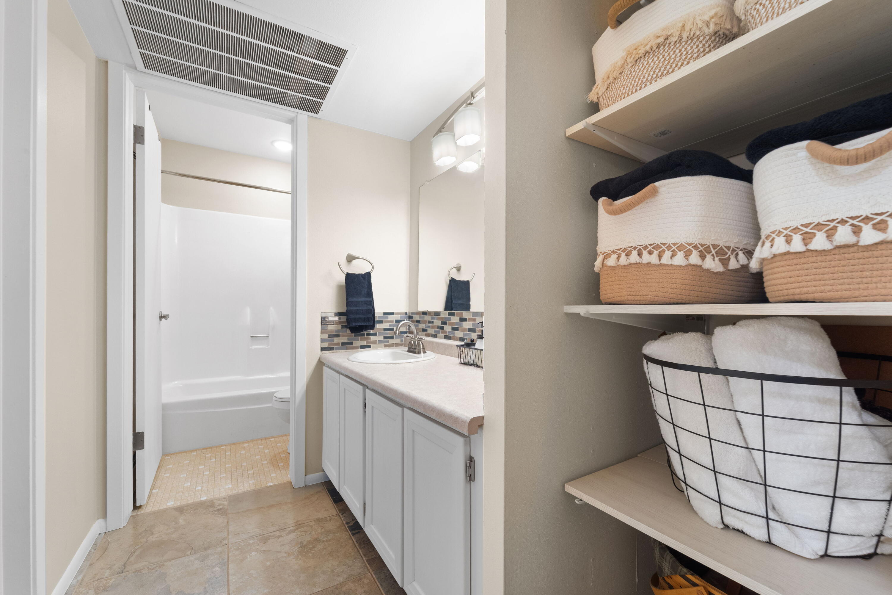 11936 West Mill Road Milwaukee, WI 53225 - Photo 9 of 21 Large vanity