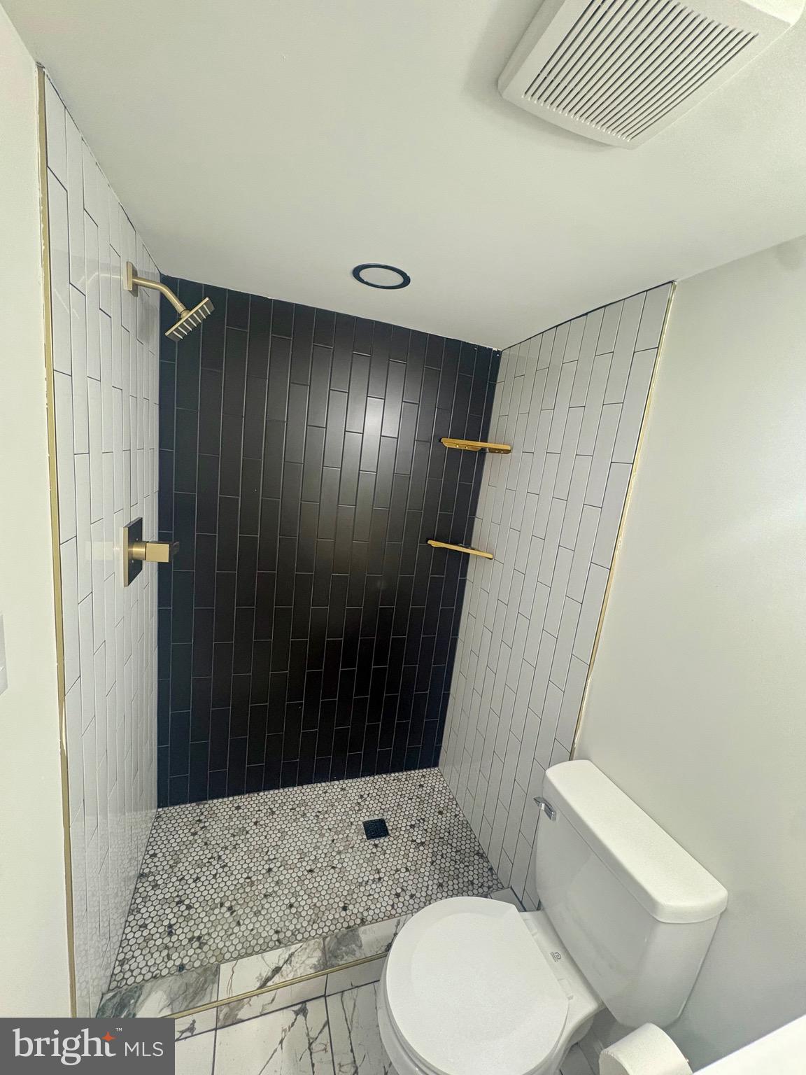 326 Stemmers Run Road Baltimore, MD 21221 - Photo 3 of 9