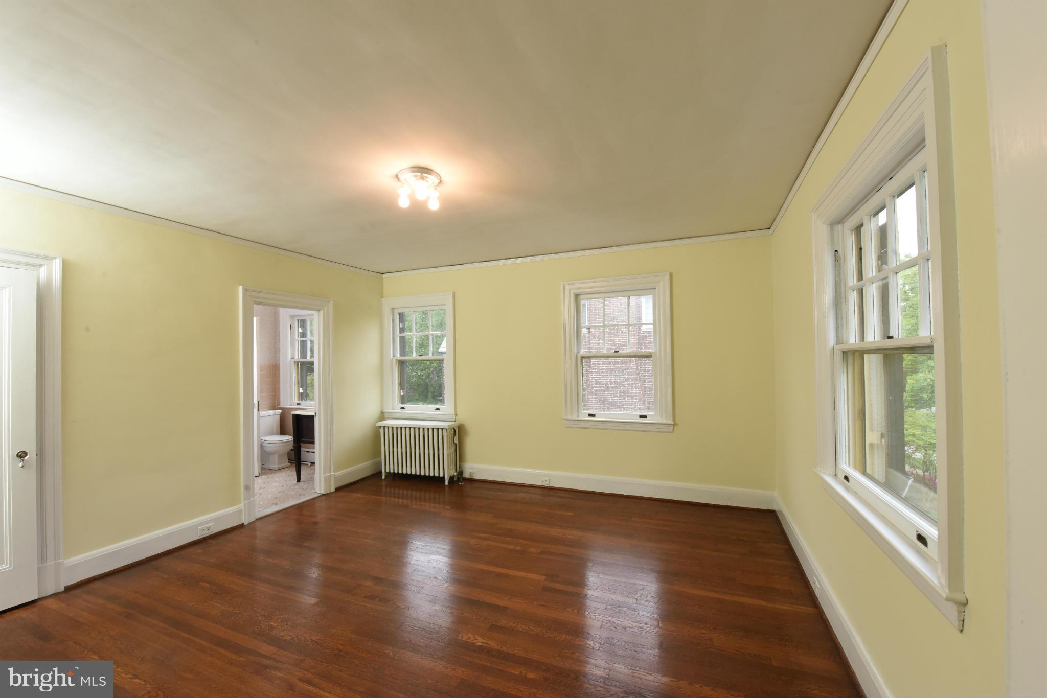 8 Wendover Road Baltimore, MD 21218 - Photo 22 of 30 2nd Level Bedroom with Jack n' Jill Bath