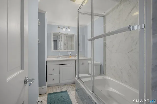 $4,500 | 9 Lyme Street, Unit 2, Old Lyme, CT 06371