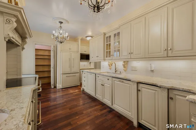 $4,500 | 9 Lyme Street, Unit 2, Old Lyme, CT 06371