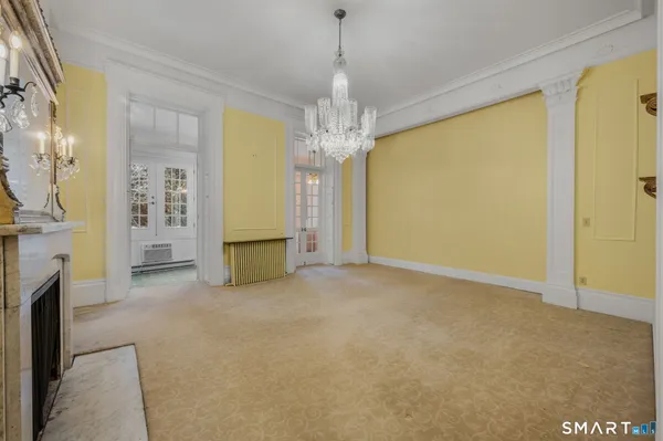 a view of livingroom with furniture