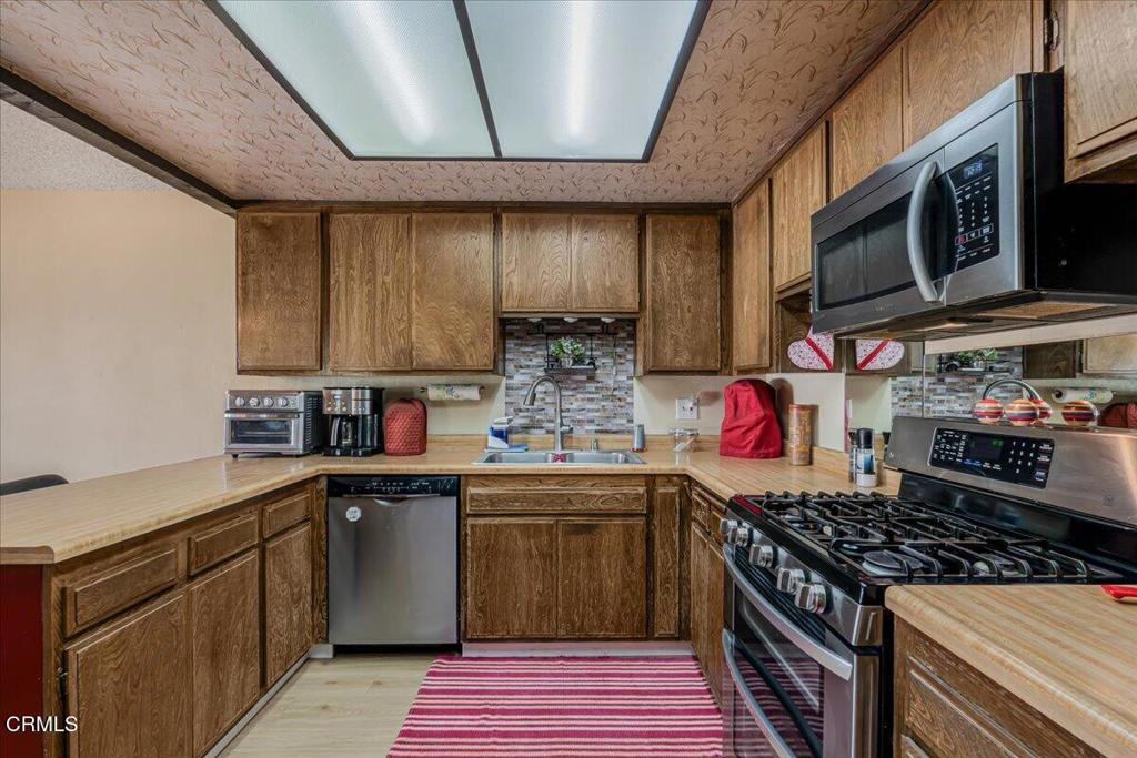 550 Holly Avenue Oxnard, CA 93036 - Photo 14 of 39
