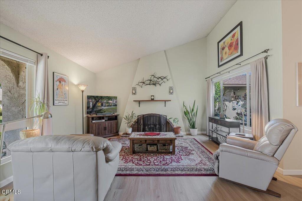 550 Holly Avenue Oxnard, CA 93036 - Photo 3 of 39