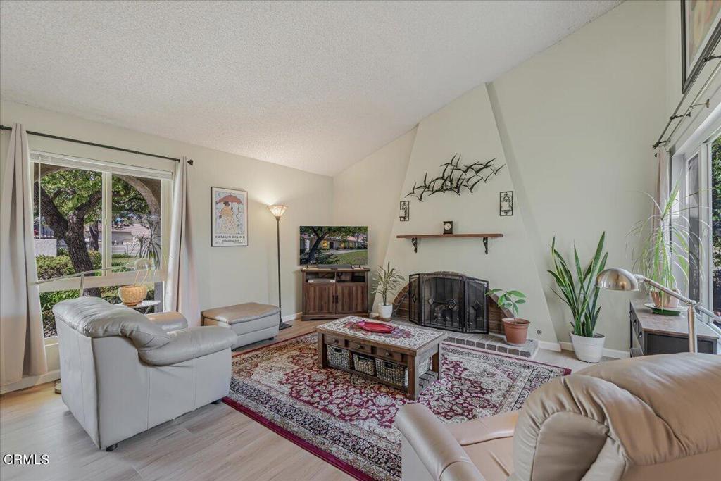 550 Holly Avenue Oxnard, CA 93036 - Photo 4 of 39