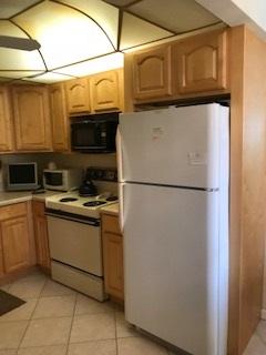3011 Yarmouth C Boca Raton, FL 33434 - Photo 4 of 29 IMG_6205