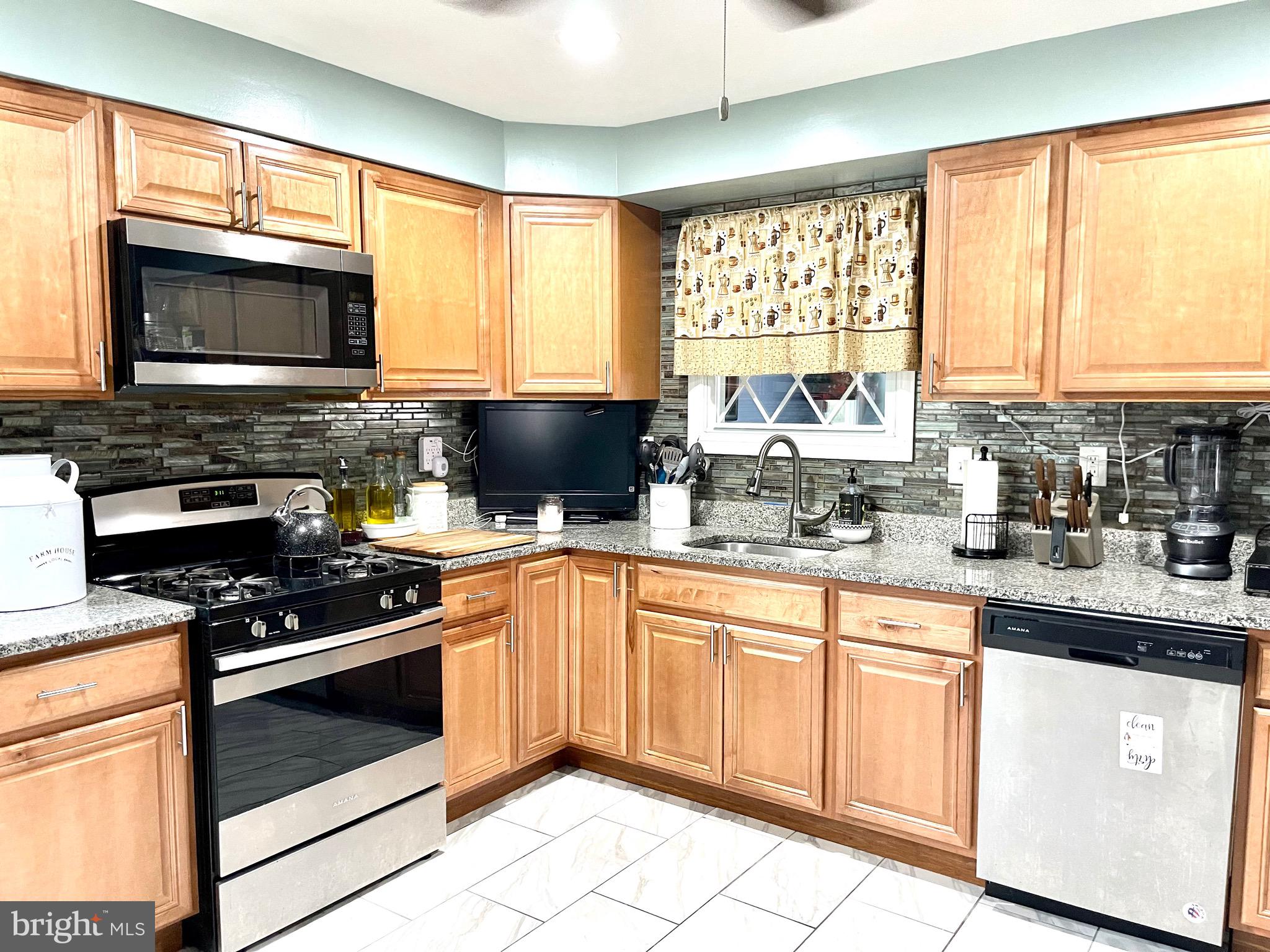 1052 Kings Road Pasadena, MD 21122 - Photo 8 of 28 Gallery Image 8