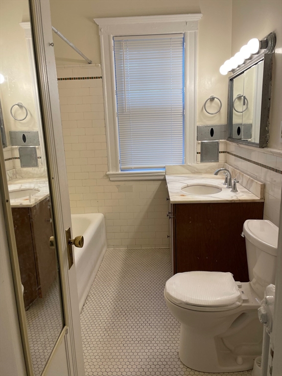 25 Hatherly Road, Unit 1 Boston, MA 02135 - Photo 8 of 8