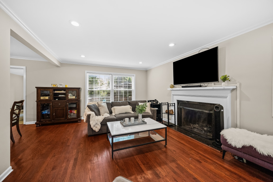 2314 Simpson Street Evanston, IL 60201 - Photo 3 of 37