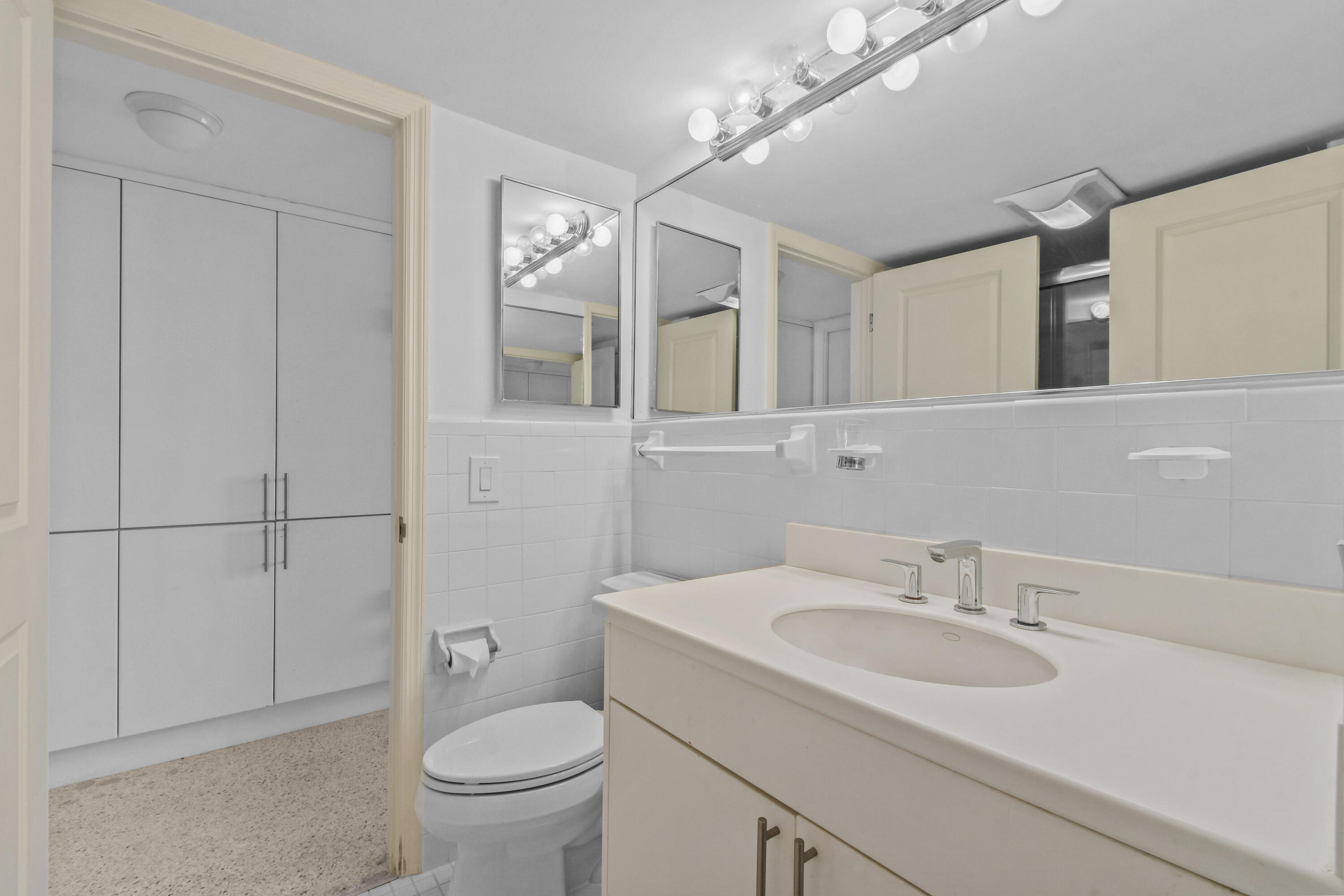 170 North Ocean Boulevard, Unit 206 Palm Beach, FL 33480 - Photo 27 of 44 170NOceanBlvd#206(35)