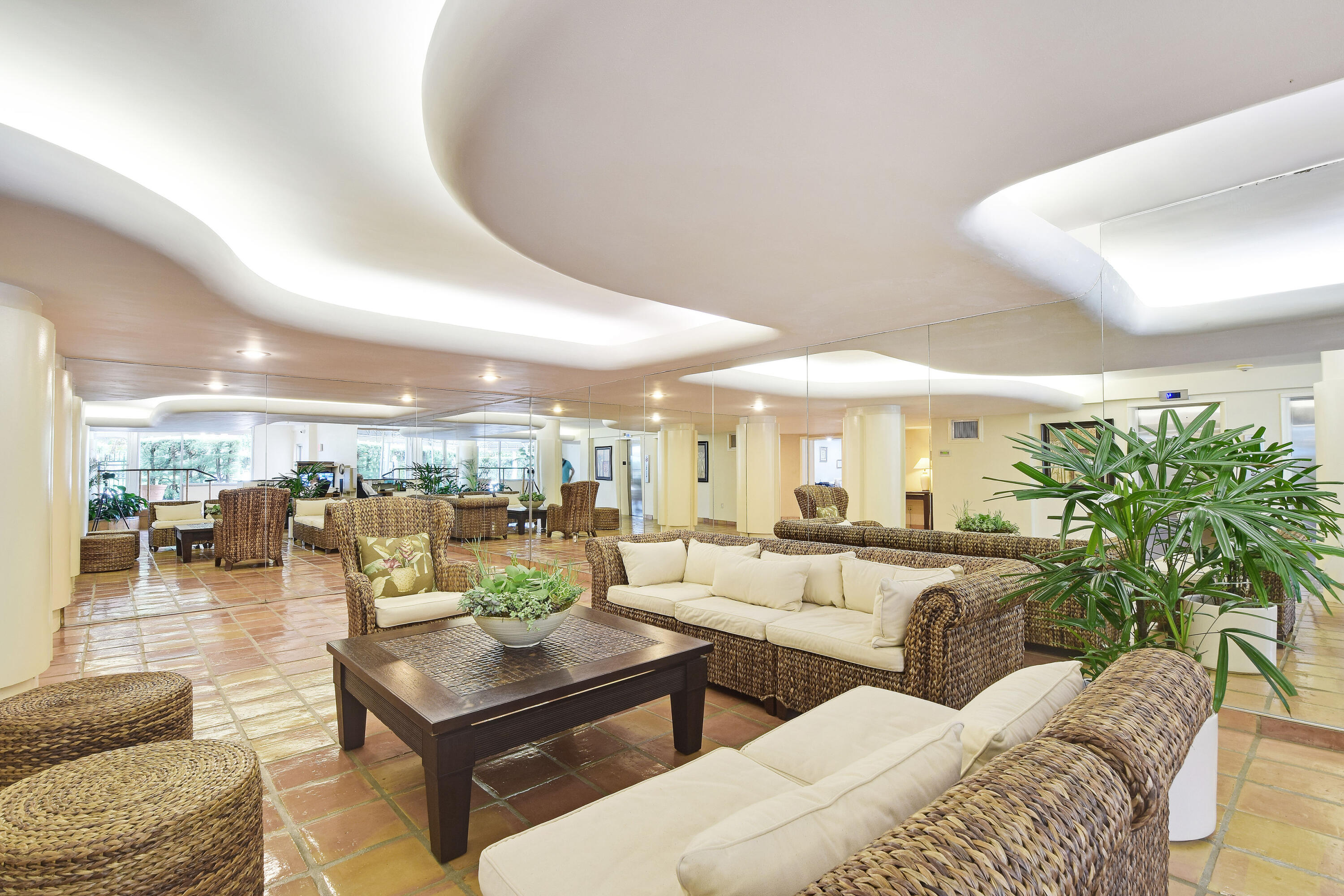 170 North Ocean Boulevard, Unit 206 Palm Beach, FL 33480 - Photo 38 of 44 170NOceanBlvd#206(49)