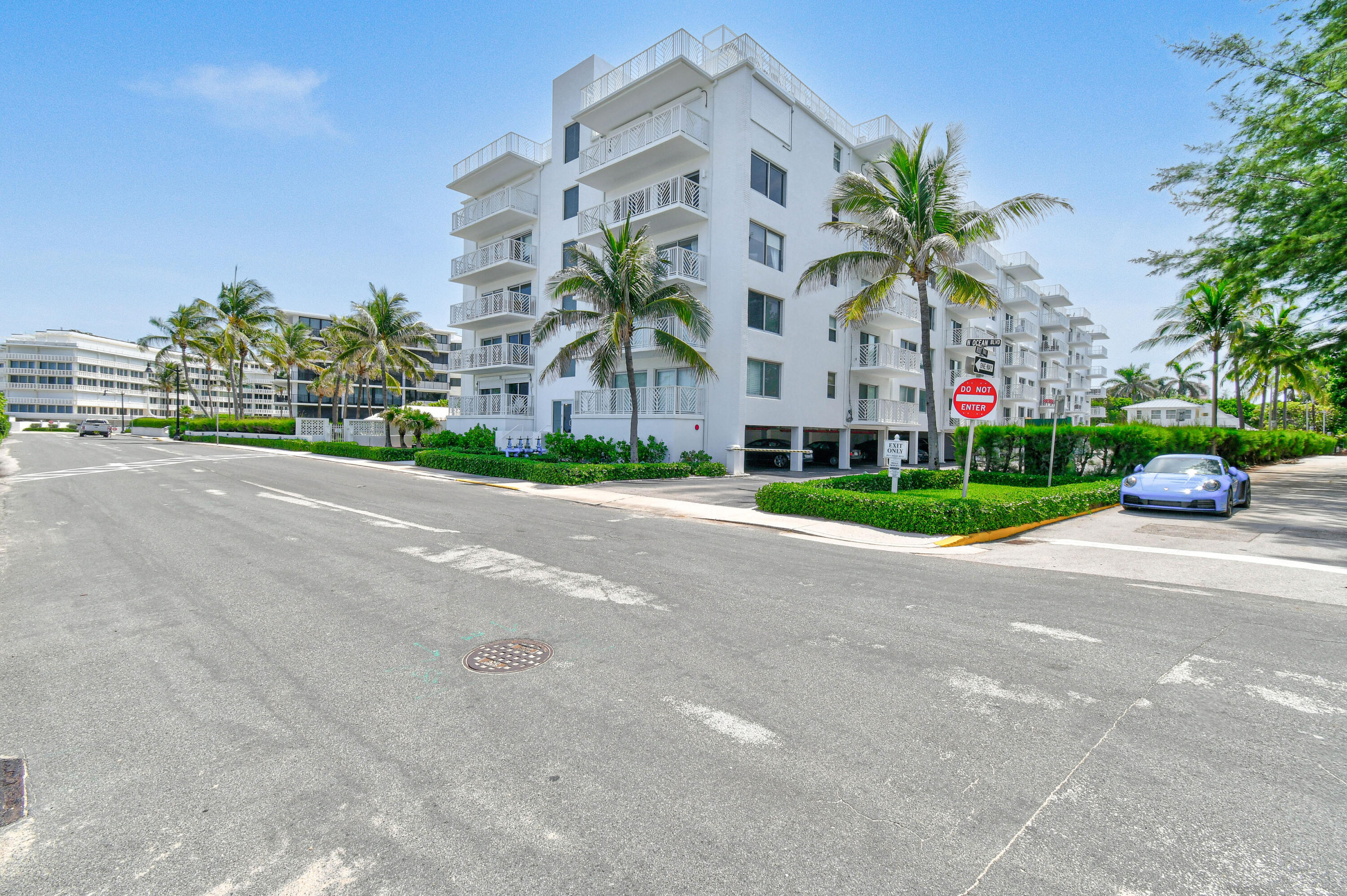 170 North Ocean Boulevard, Unit 206 Palm Beach, FL 33480 - Photo 41 of 44 170NOceanBlvd#206(43)