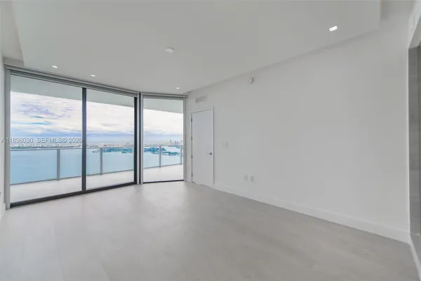 $17,000 | 700 Northeast 24th Street, Unit 5107, Miami, FL 33137