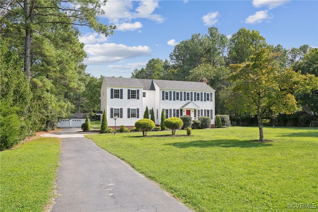a view of a house with a yard