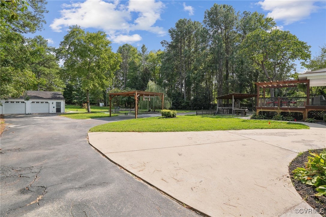 7101 Conifer Road Richmond, VA 23237 - Photo 5 of 50 a view of a volley ball court