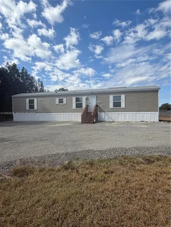 $1,800 | 130 North Granja Street, Clewiston, FL 33440