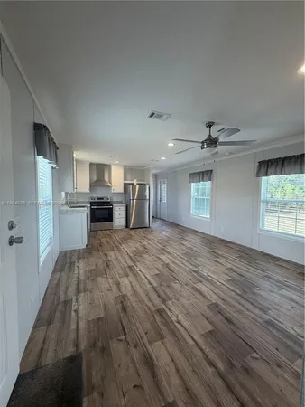 $1,800 | 130 North Granja Street, Clewiston, FL 33440