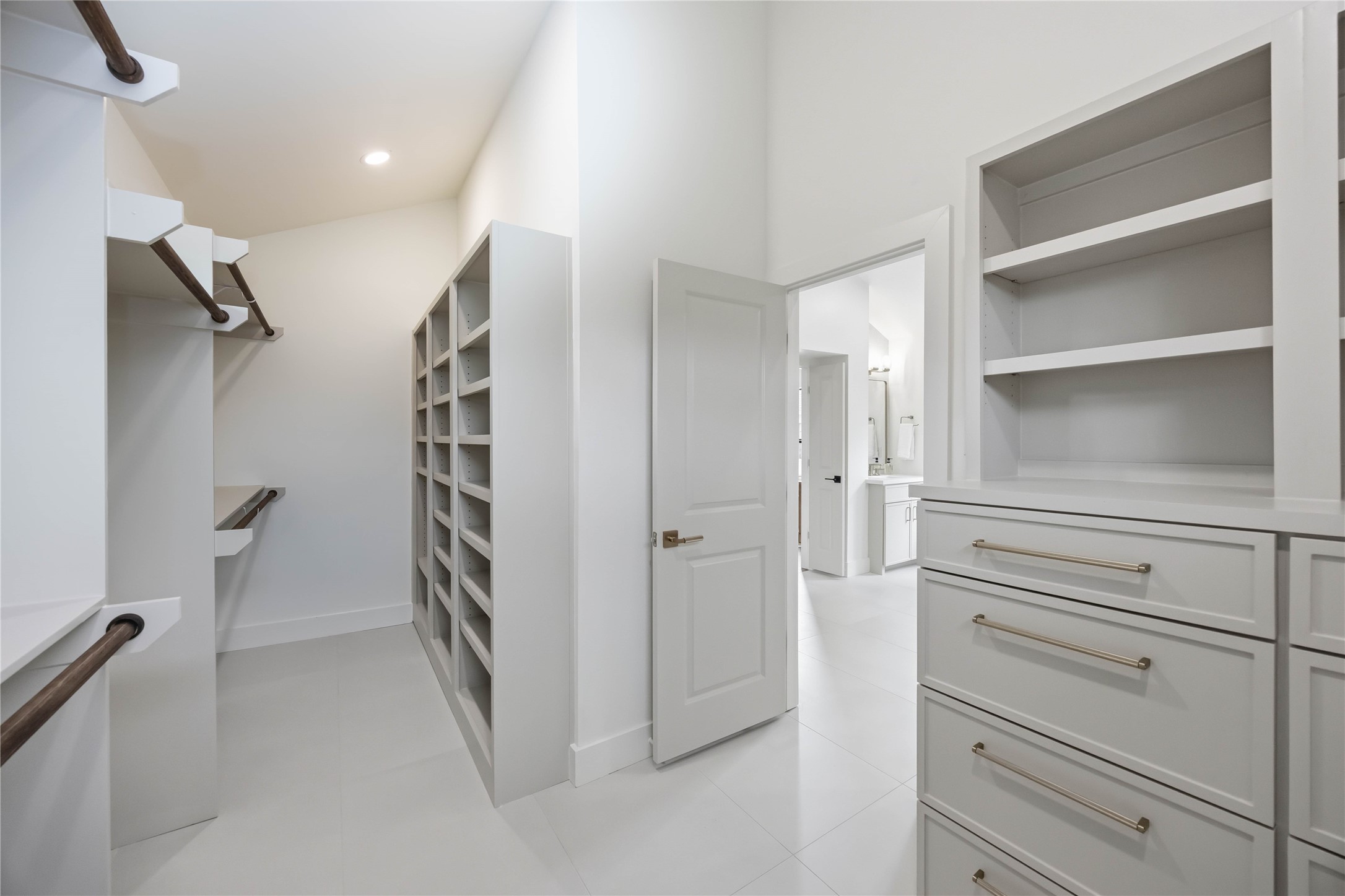 3214 Prospect Street Houston, TX 77004 - Photo 13 of 35 Primary Closet