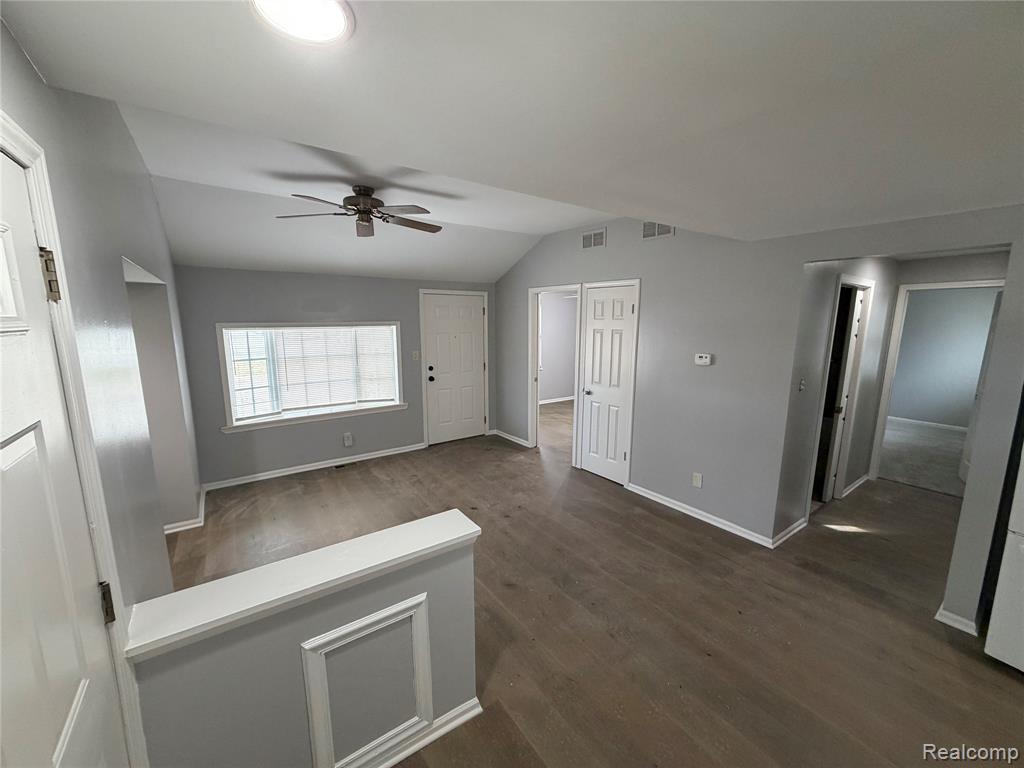 19445 Inkster Road Livonia, MI 48152 - Photo 9 of 16