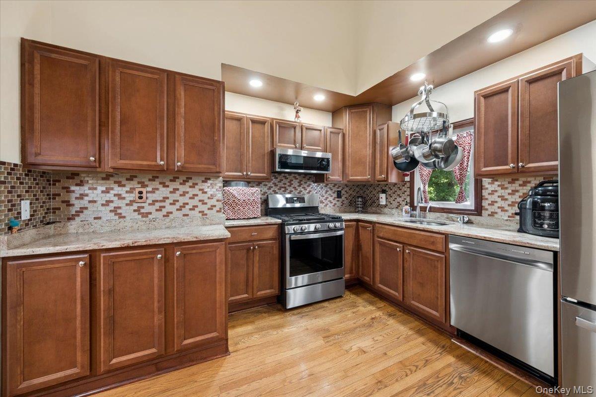 118 Hewitt Street Lake Peekskill, NY 10537 - Photo 14 of 48