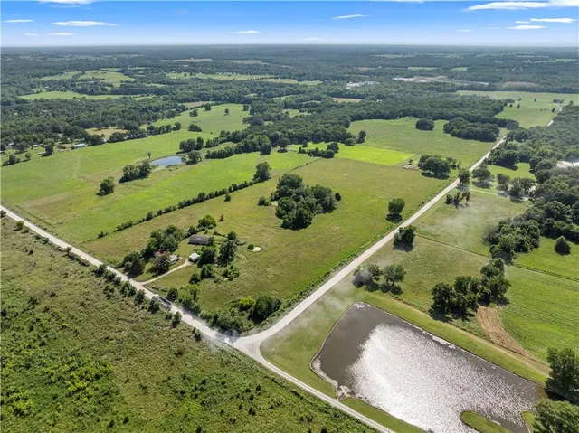 $299,000 | 8565 South 1301 Road, El Dorado Springs, MO 64744