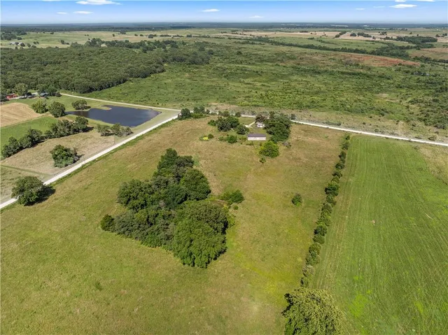 $299,000 | 8565 South 1301 Road, El Dorado Springs, MO 64744