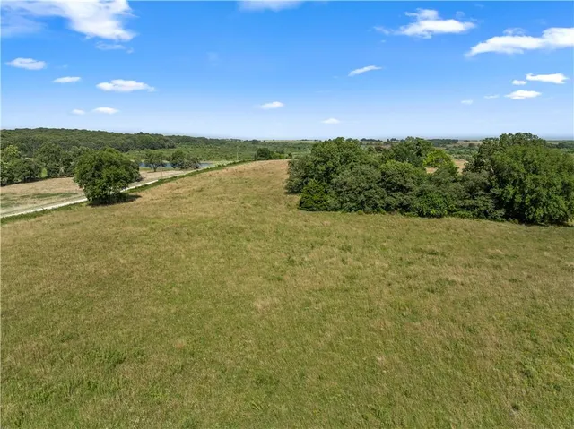 $299,000 | 8565 South 1301 Road, El Dorado Springs, MO 64744