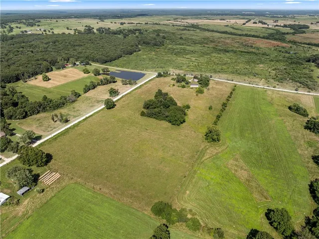 $299,000 | 8565 South 1301 Road, El Dorado Springs, MO 64744