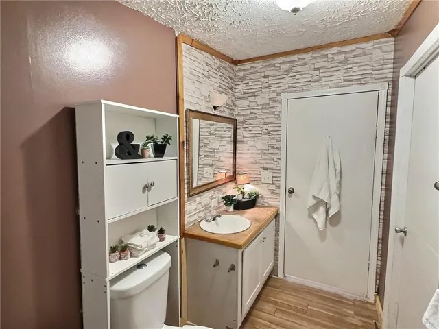 $299,000 | 8565 South 1301 Road, El Dorado Springs, MO 64744