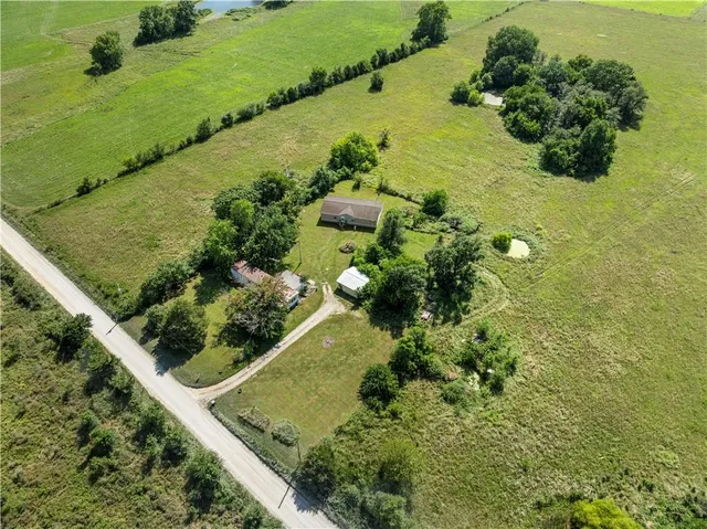 $299,000 | 8565 South 1301 Road, El Dorado Springs, MO 64744
