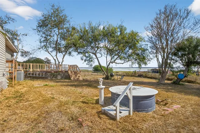 a view of yard with trees