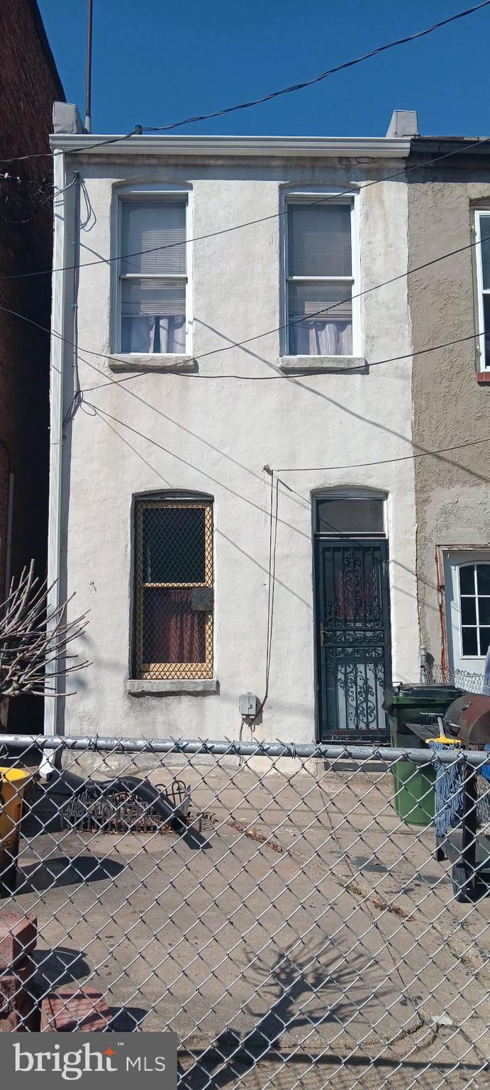 311 Mosher Street Baltimore, MD 21217 - Photo 2 of 5 a view of a fireplace with a small space