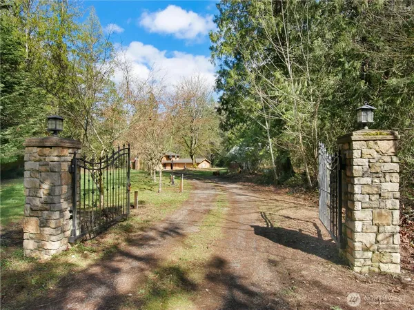 $899,950 | 23920 Southeast 371st Street, Enumclaw, WA 98022