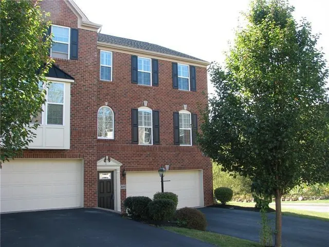 $2,300 | 411 Maple Ridge Drive, Canonsburg, PA 15317
