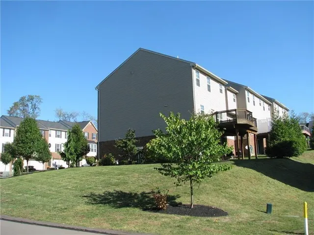 $2,300 | 411 Maple Ridge Drive, Canonsburg, PA 15317