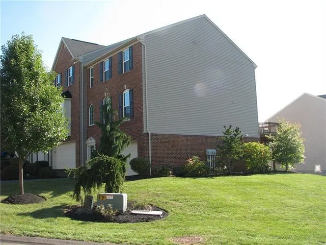 $2,300 | 411 Maple Ridge Drive, Canonsburg, PA 15317