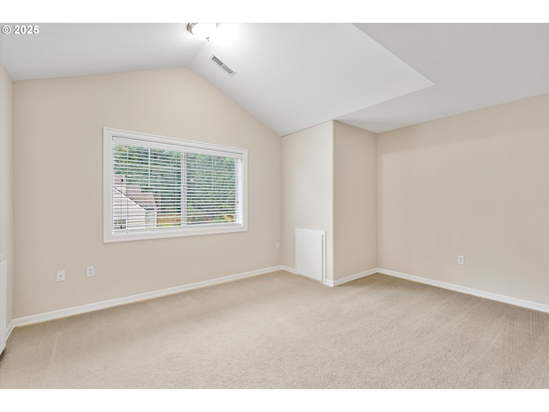 2926 Southwest Texas Street Portland, OR 97219 - Photo 13 of 16 an empty room with windows