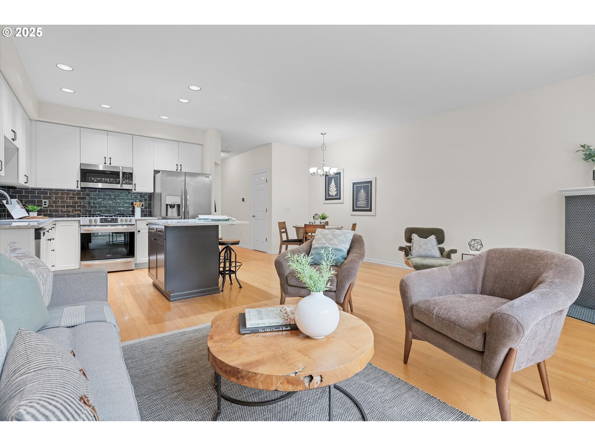 2926 Southwest Texas Street Portland, OR 97219 - Photo 8 of 16 a living room with furniture and kitchen view