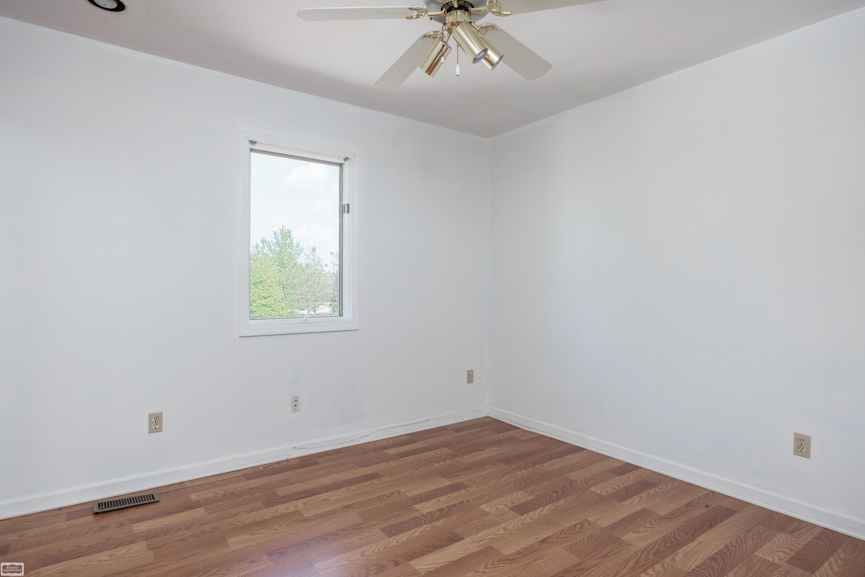 23251 McPhall Road Armada, MI 48005 - Photo 20 of 39 50118336-19.JPG