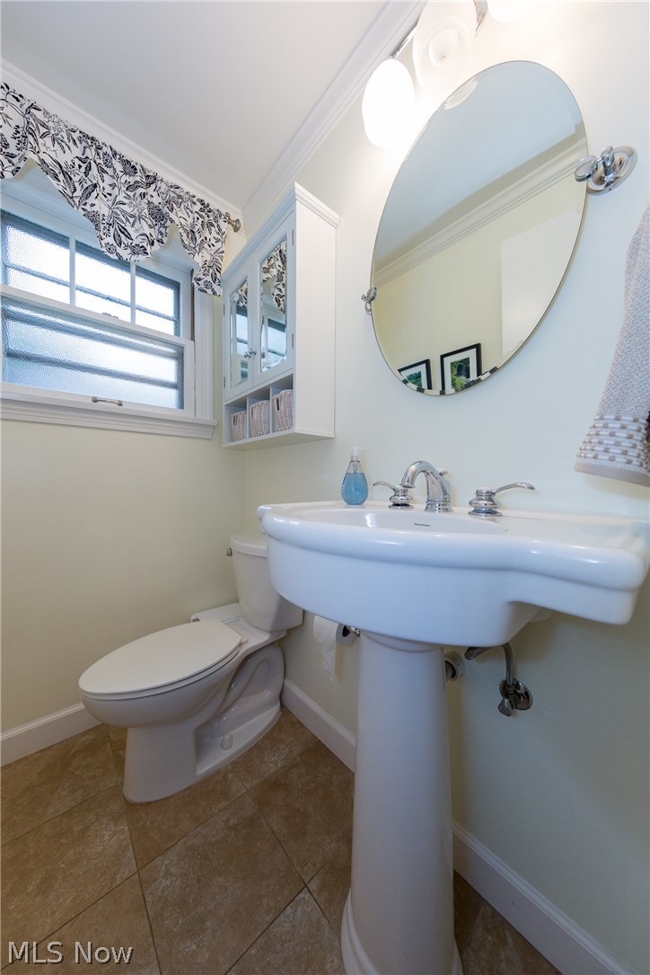 17001 Fernway Road Cleveland, OH 44120 - Photo 15 of 35 Gallery Image 15
