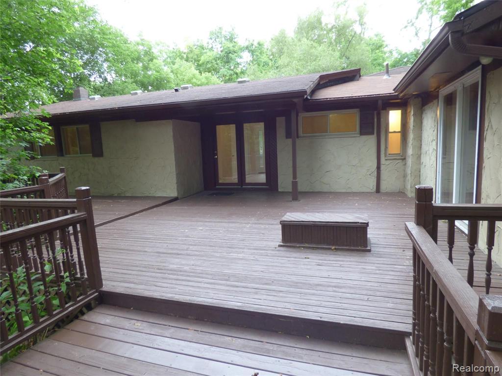 6120 Commerce Road West Bloomfield, MI 48324 - Photo 24 of 28