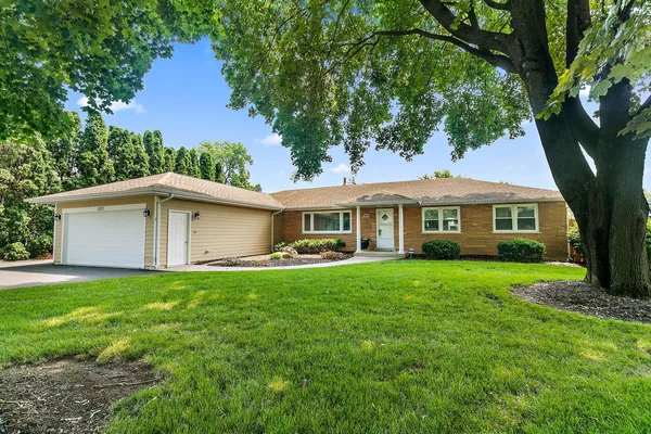 $3,500 | 1037 North Harrison Street, Algonquin, IL 60102