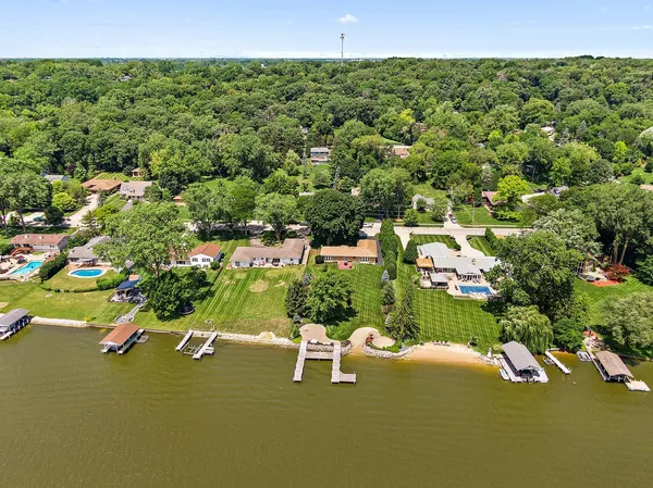 $3,500 | 1037 North Harrison Street, Algonquin, IL 60102