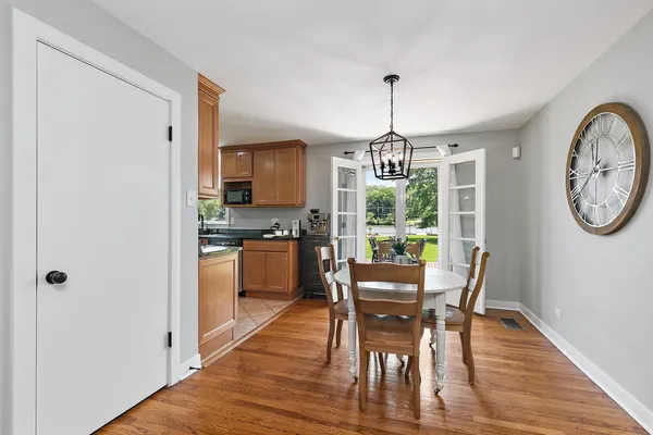 $3,500 | 1037 North Harrison Street, Algonquin, IL 60102