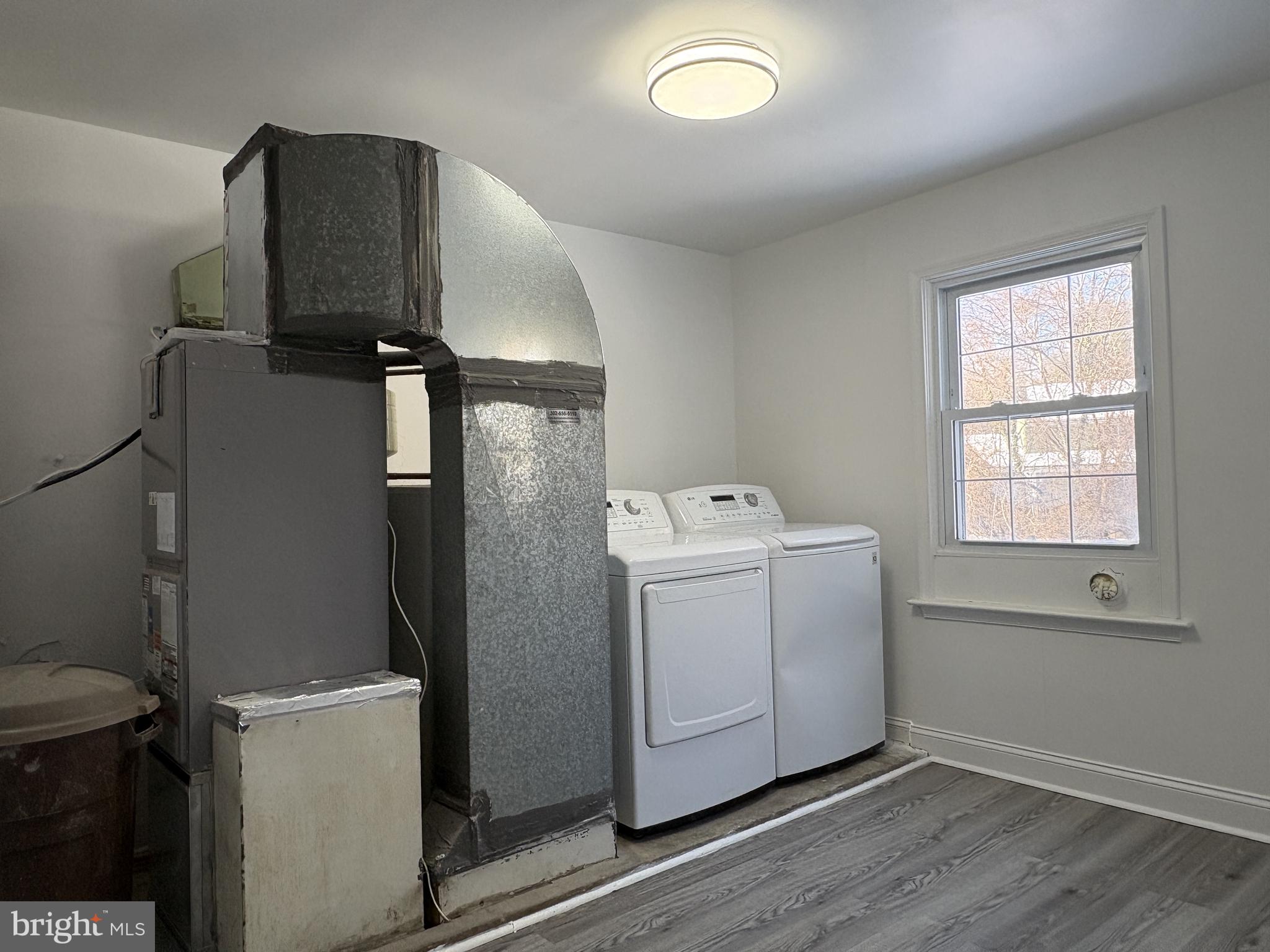 724 Brook Drive Newark, DE 19713 - Photo 16 of 37 a utility room with dryer and washer